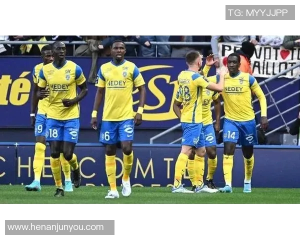 卡昂与索肖激战在即谁能在法乙赛场上笑到最后